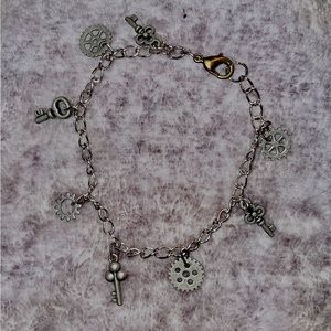 HAND MADE ALL SILVER CHAIN +GEARS/KEY CHARMED BRACELETS